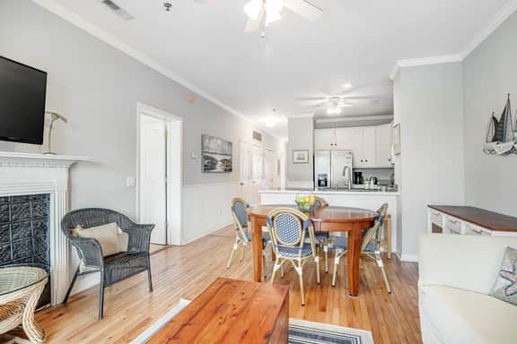2nd-floor retreat with screened porch, shared pool, WiFi, central AC & elevator - Image 4