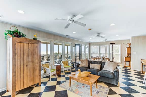 Special oceanfront home w/ stunning ocean views & private beach access - Image 2