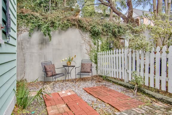 Dog-friendly home with AC, fireplace & W/D - one block to King Street dining - Image 3