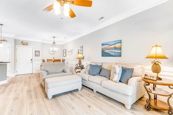 Dog-friendly monthly rental with pool, AC, ideal for remote work & travel nurse - Image 3