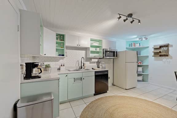 Cozy West Ashley Apartment- Close to shopping and Downtown Charleston - Image 3