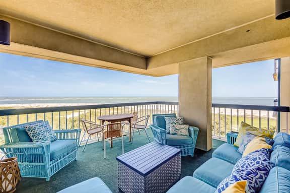 Luxury penthouse with stunning oceanfront views, 3 decks, pool & hot tub - Image 2