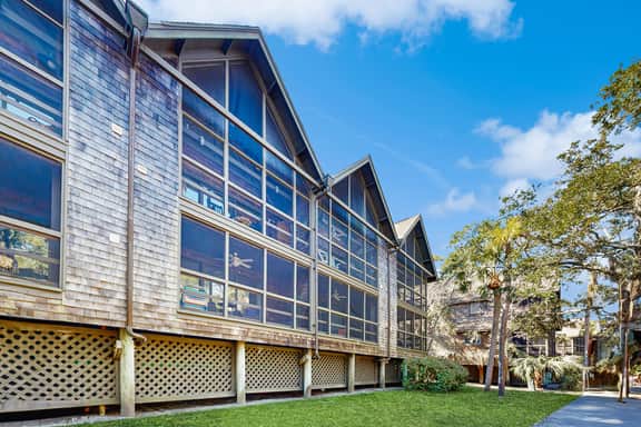 Renovated lagoon-view condo with screened porch & WiFi - steps from the beach - Image 3
