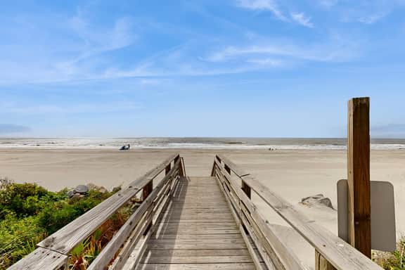 Oceanfront Property 'Folly Drifter' w/ Beach Access & Private Deck - Image 3