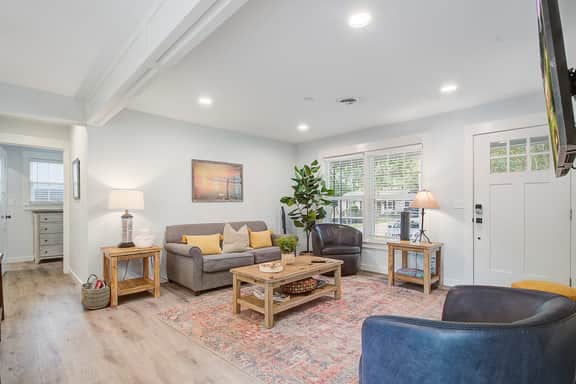 Charming dog-friendly home with enclosed yard, fast WiFi, & washer/dryer - Image 3