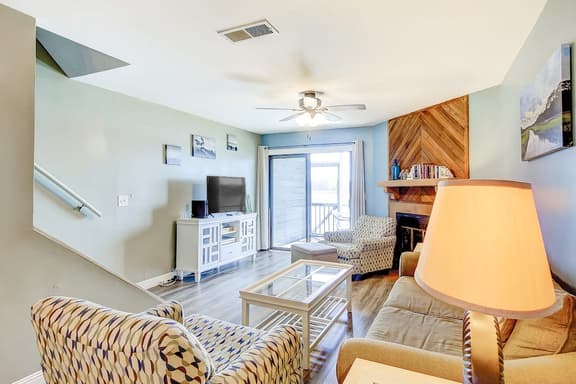 2-story riverfront condo with 2 balconies, outdoor pool, grills, river views, AC