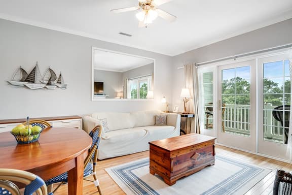 2nd-floor retreat with screened porch, shared pool, WiFi, central AC & elevator