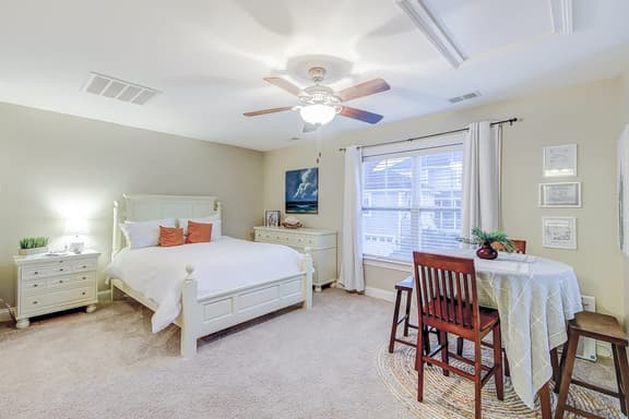 Charming studio with 3 pools, kitchenette & AC