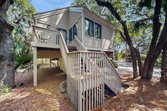 Comfy Golf View Cottage with WiFi, a Shared Pool, Central AC, Private Washer/Dryer