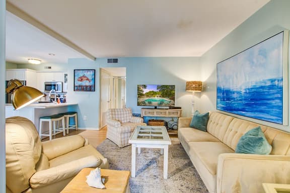 Cozy Island Home with Balcony and W/D