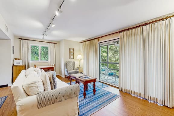 First floor villa with lagoon views within walking distance to the beach/parks