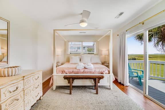 Home with Free WiFi, a Full Kitchen, Five Decks, & Amazing Marsh Views