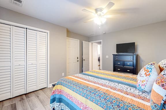 Modern cottage with all-new interior, patio, AC, & W/D - near beaches & golf