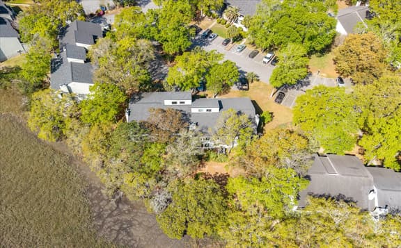 Modern, Dog-Friendly Marsh Retreat
