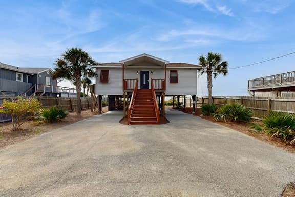 Oceanfront Property 'Folly Drifter' w/ Beach Access & Private Deck