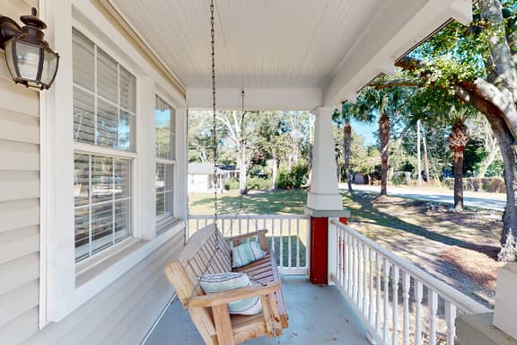 Quiet Retreat Near Downtown Charleston
