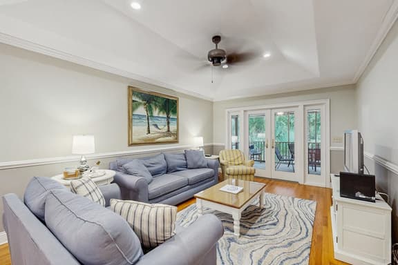 Spacious cottage with pool, tennis courts, gym facility & more