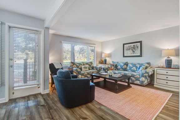 Updated West Beach villa w/ fairway & lagoon views - walk to beach