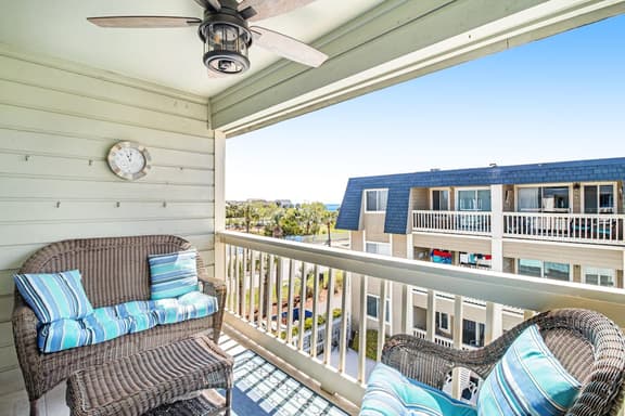 Well-appointed villa w/ community pool, ocean view, free WiFi