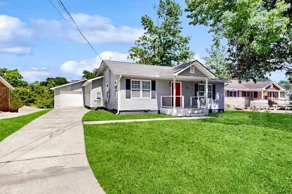Updated Pet-Friendly Home Near Park Circle, Charleston & Beaches