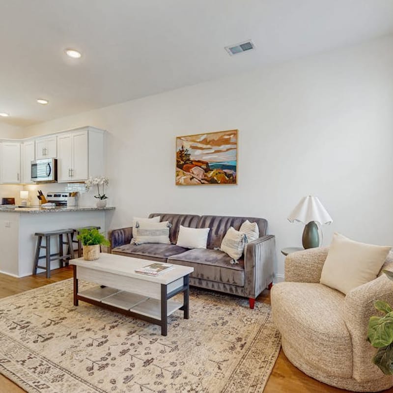 1BR loft in Pet Friendly Resort w/ pool, hot tub & parks