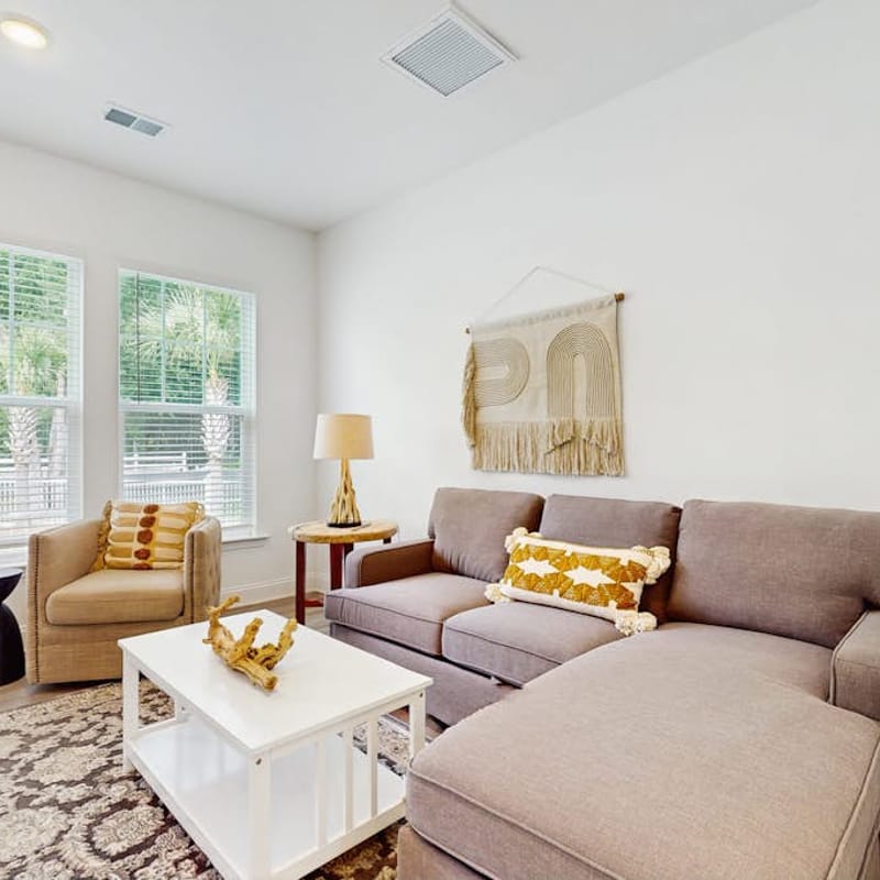 Cozy 2BR Pet Friendly Walkable Resort Cottage w/ Pool Access